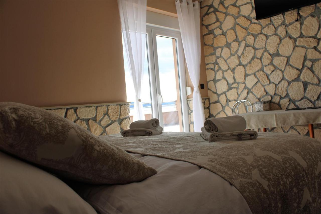 Dalmacija Bed & Breakfast Omis Exterior photo