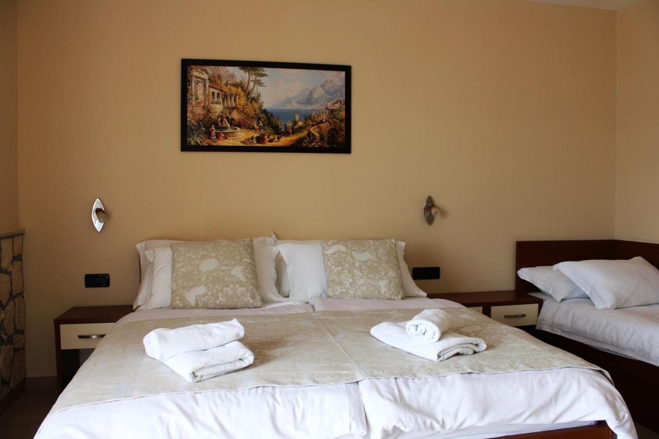 Dalmacija Bed & Breakfast Omis Exterior photo