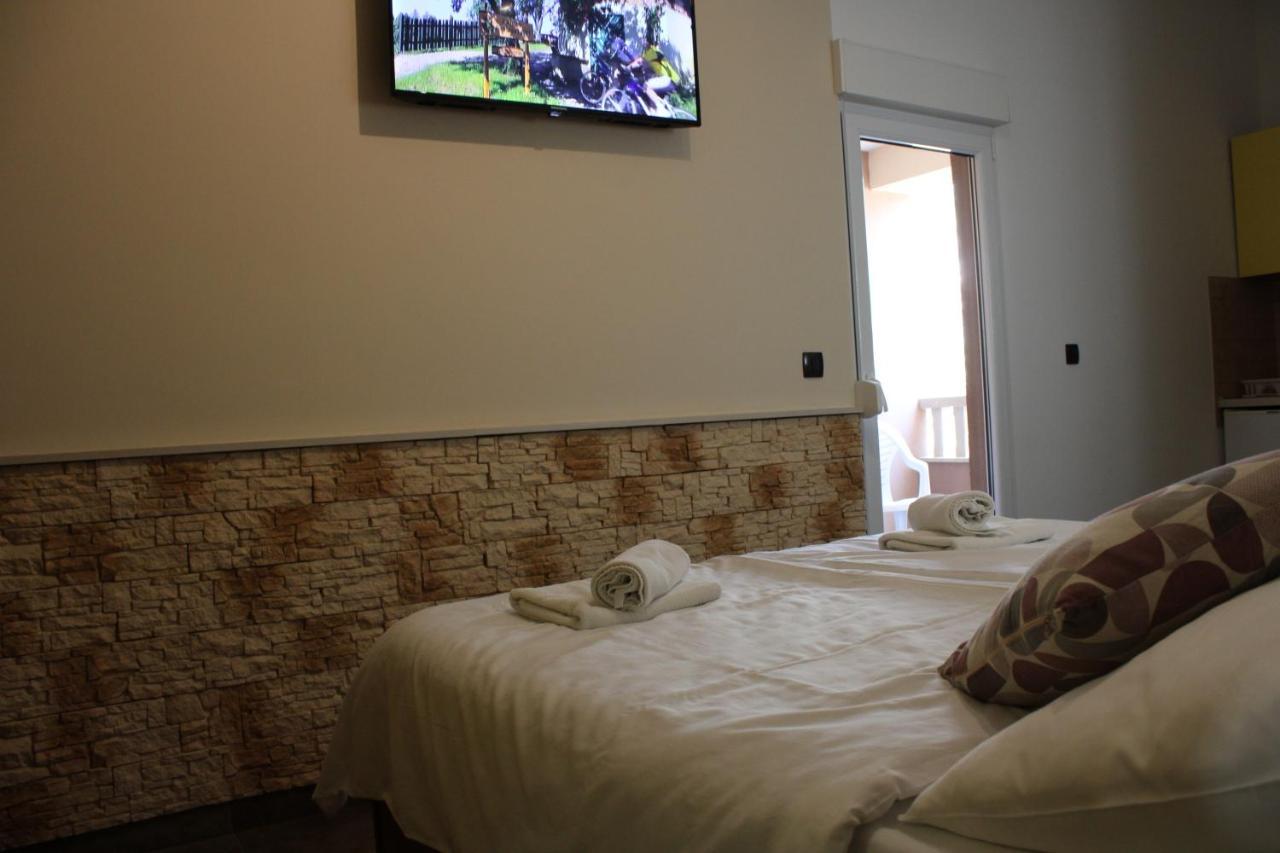 Dalmacija Bed & Breakfast Omis Exterior photo