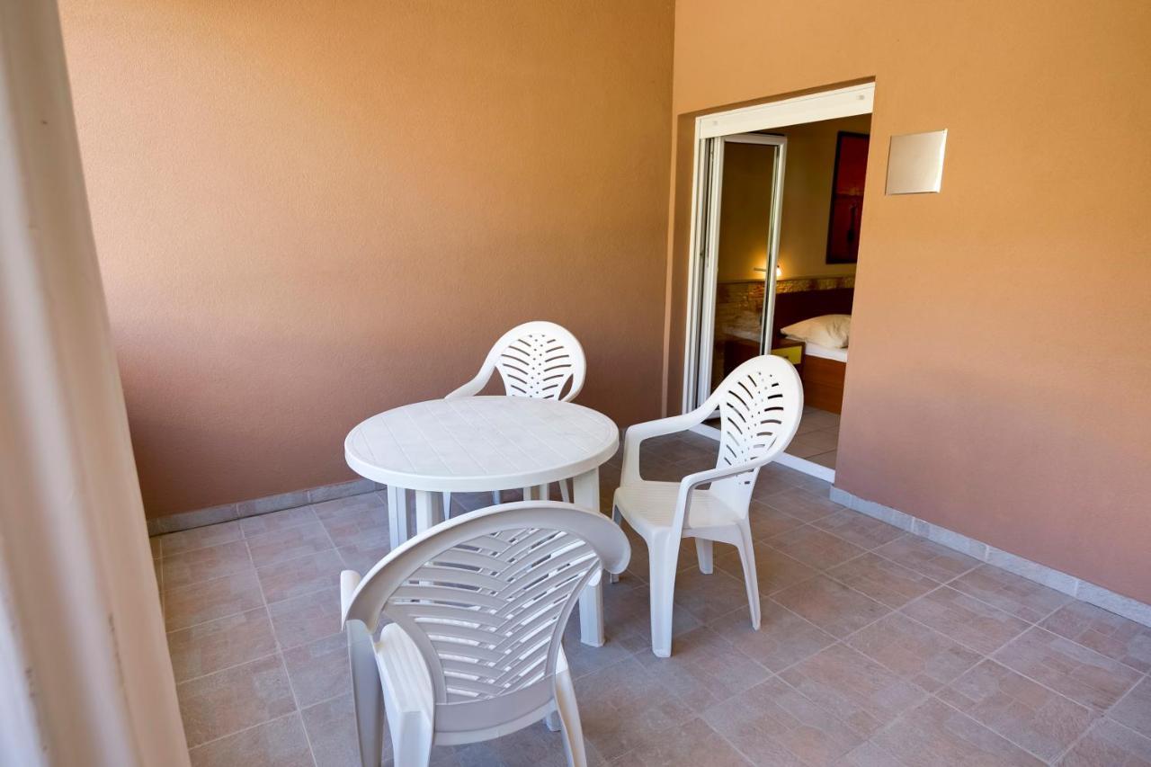 Dalmacija Bed & Breakfast Omis Exterior photo