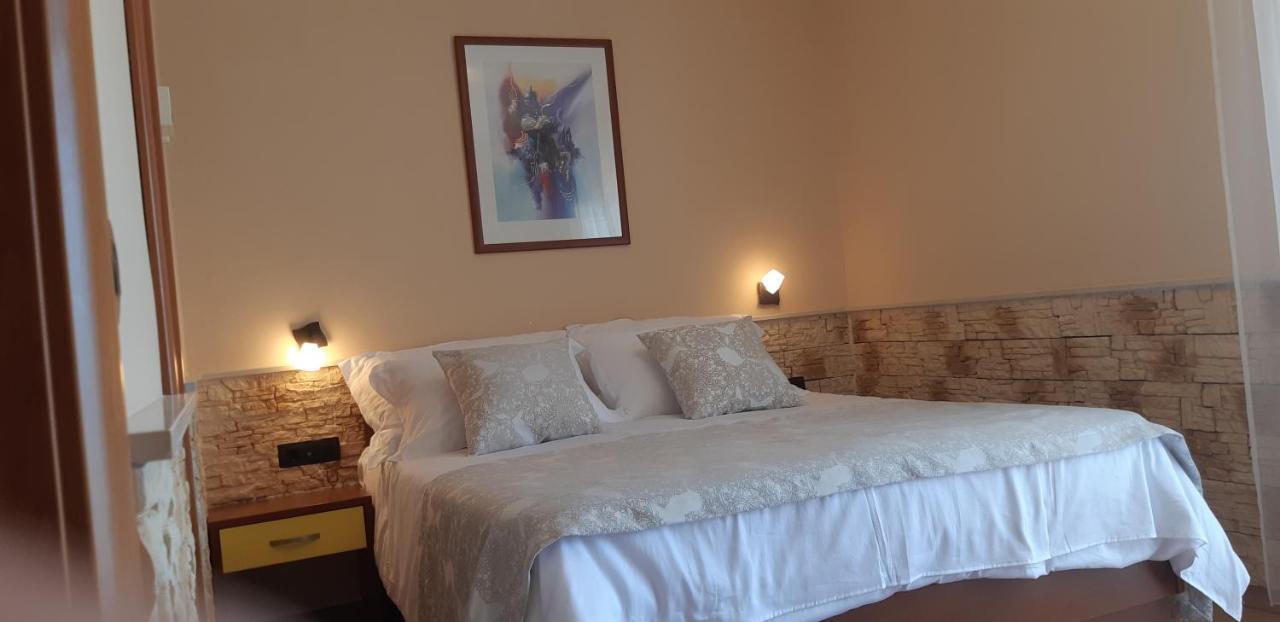 Dalmacija Bed & Breakfast Omis Exterior photo