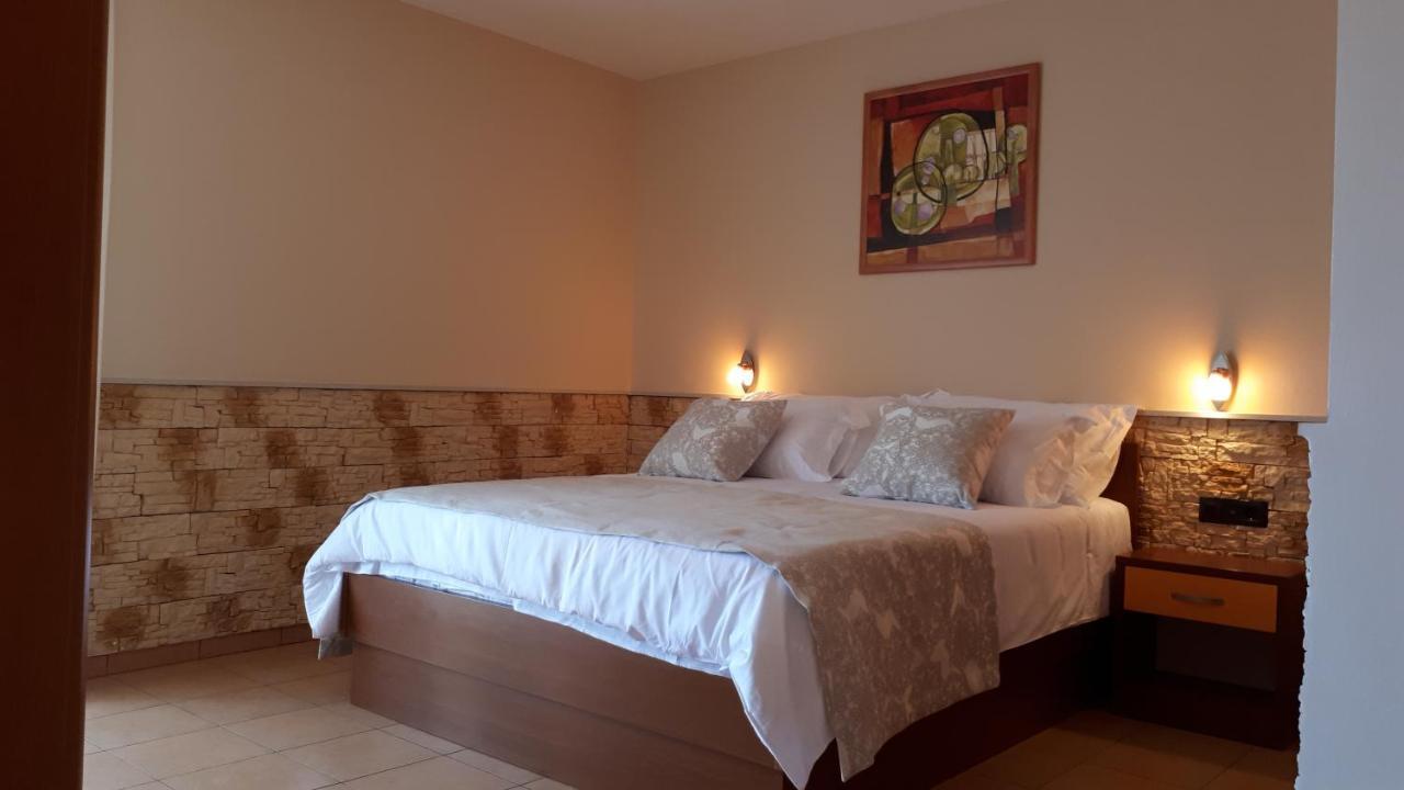Dalmacija Bed & Breakfast Omis Exterior photo